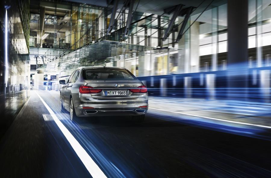  BMW 740Le xDrive (G12) 2015 года  (WW) (фото 9 из 41)